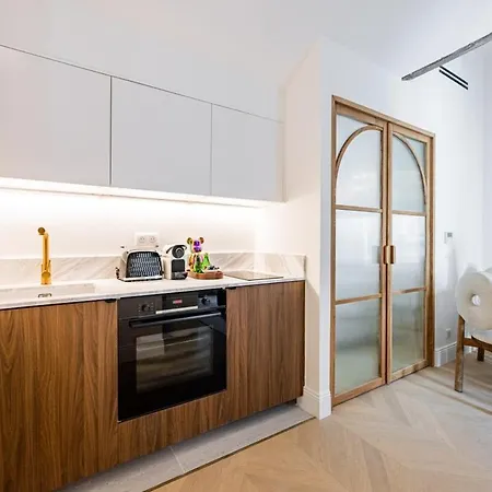 10 New 4 People - Saint-germain Notre-dame