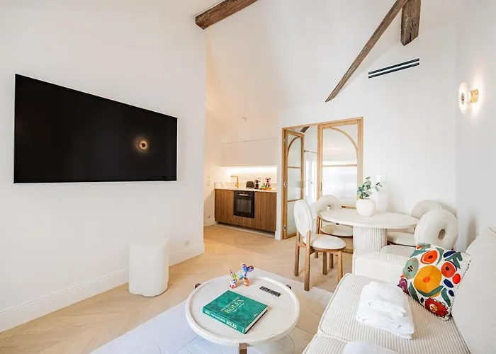 10 New 4 People - Saint-germain Notre-dame * Paříž