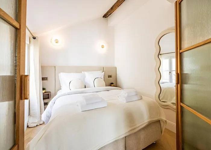 10 New 4 People - Saint-germain Notre-dame